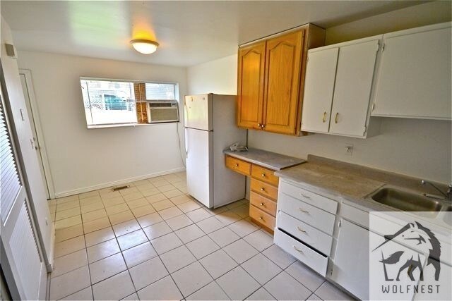 Building Photo - 1610 W Ivy Cir