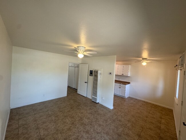Foto del edificio - 723-729 N Ferger Ave
