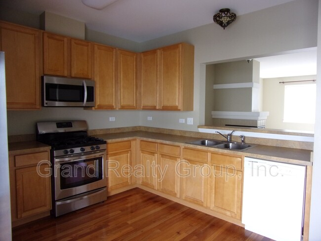 Building Photo - 652 S Rosehall Ln