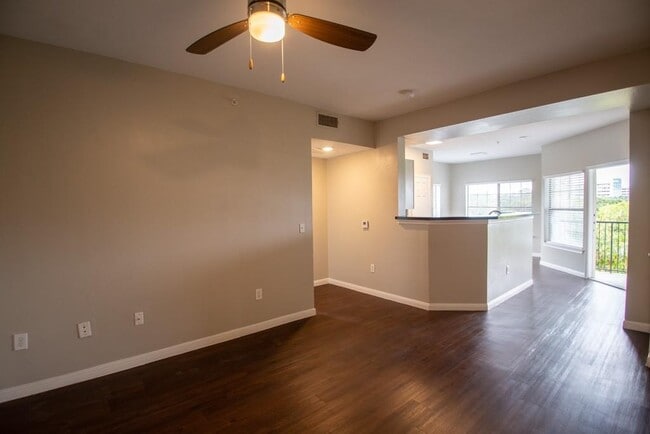 Foto del edificio - 2320 Gracy Farms Ln