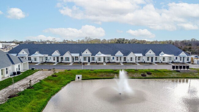 Foto del edificio - Brand New Upscale Single Story Townhome with private office