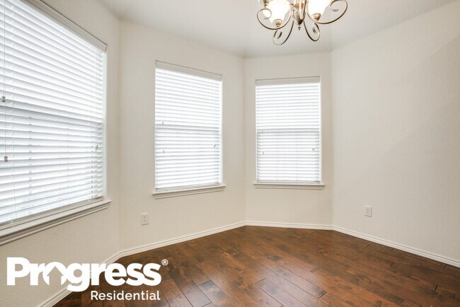 Foto del edificio - 1149 Hidden Lake Dr