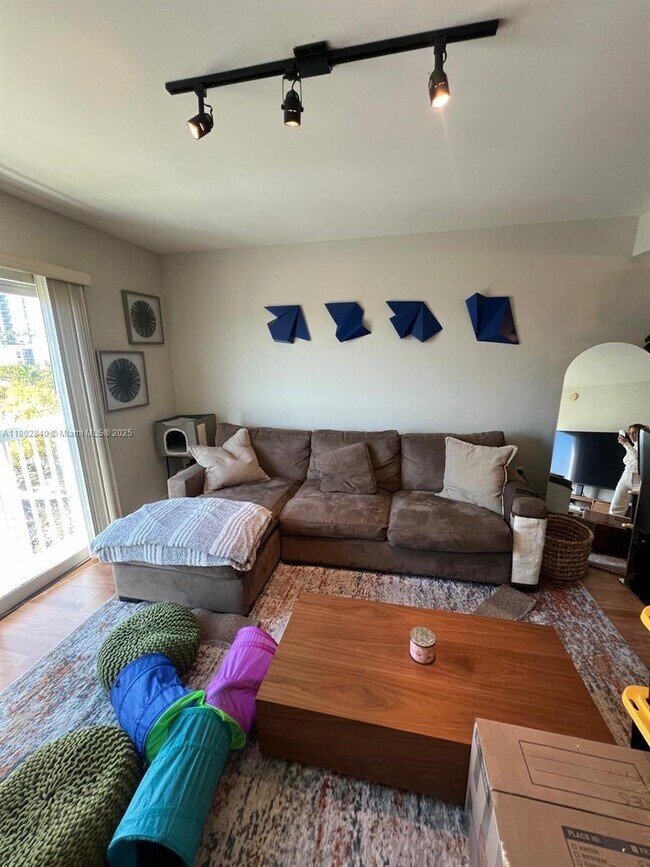Foto del edificio - 2740 SW 28th Terrace