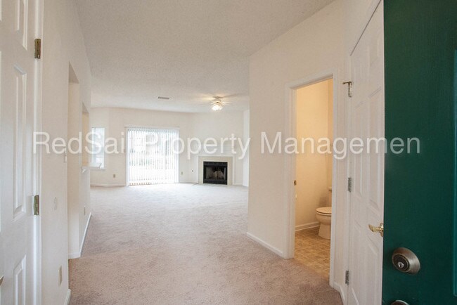 Building Photo - 1354 Lake Dr
