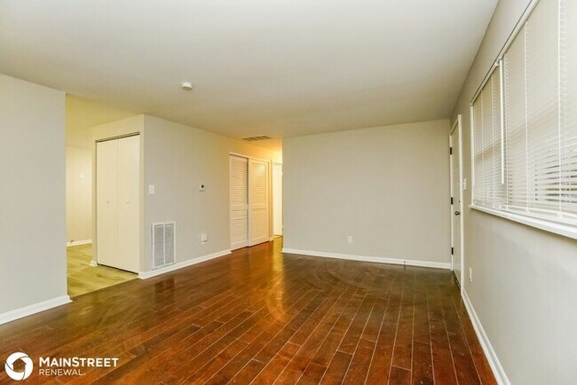 Foto del edificio - 914 MIRIAM DR W, COLUMBUS, OH 43204