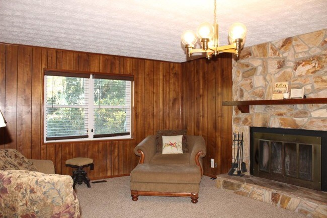 Building Photo - 304 Old Blue Springs Rd