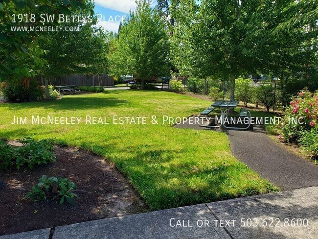 Foto del edificio - 1918 SW Betty's Pl