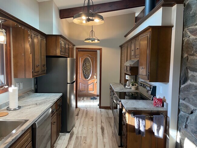 Building Photo - 3009 Meadowbrook Dr