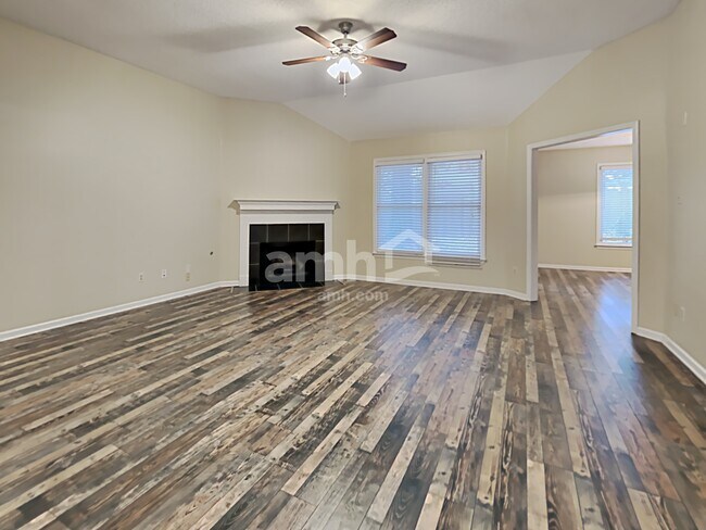 Foto del edificio - 8684 N Rhonda Circle