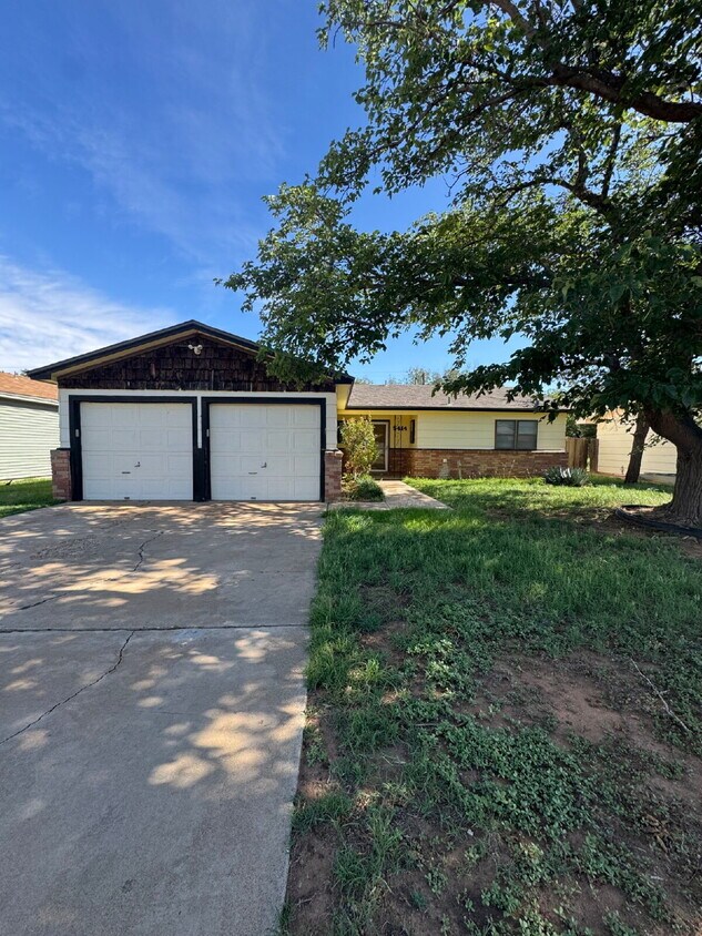 Primary Photo - Charming 3-Bed Home with 1.5 Baths in Lubb...