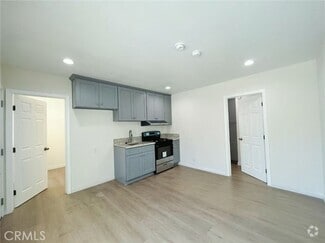 Building Photo - 420 E Broadway