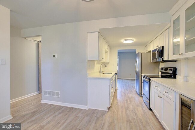 Foto del edificio - 1844 Sharwood Pl