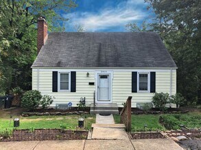 Building Photo - 2416 S Culpeper St