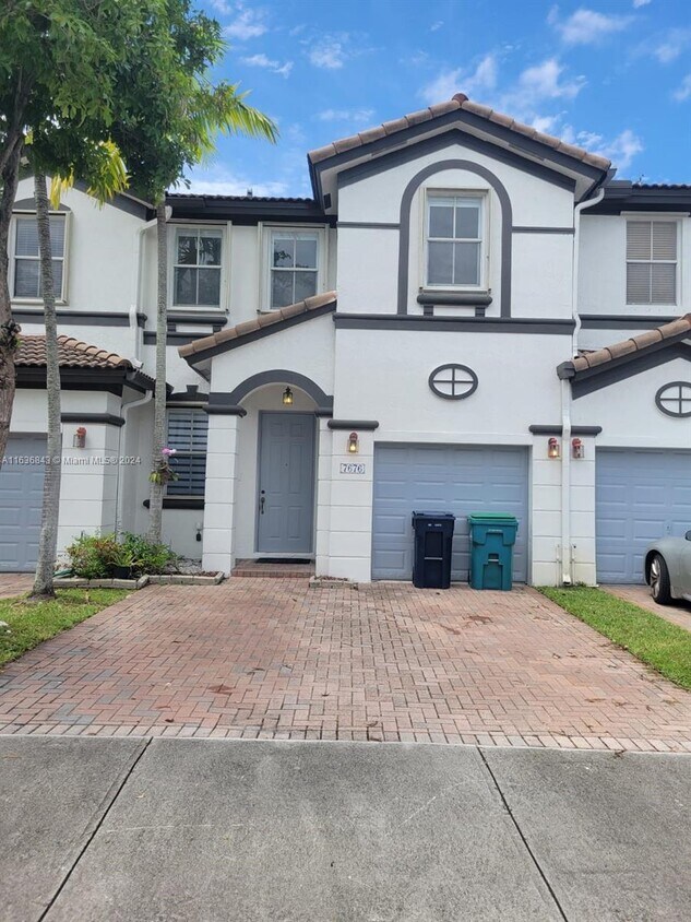 Primary Photo - 7676 NW 116 Pl
