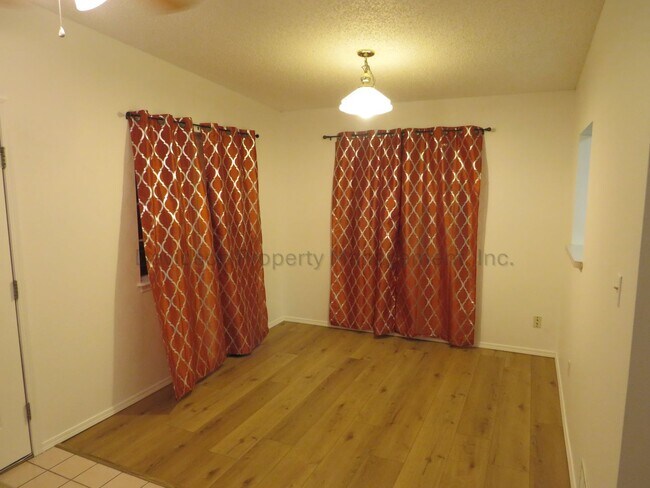 Foto del edificio - 2135 W Platte Ave