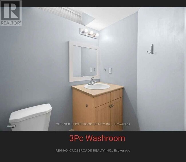 Building Photo - 1105 Centre St S