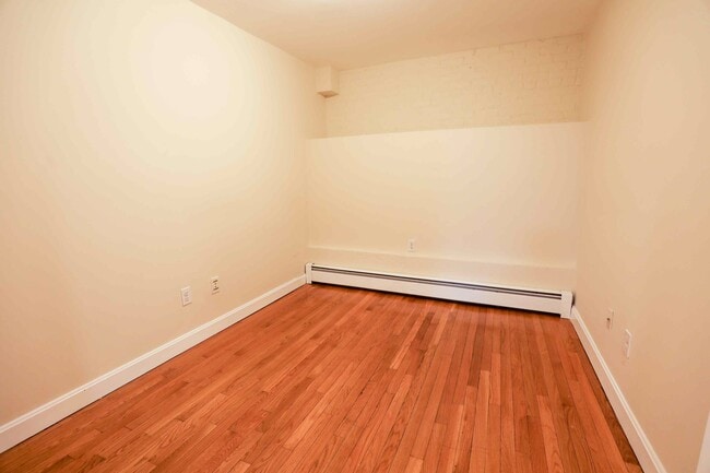 Building Photo - 1870 Commonwealth Ave