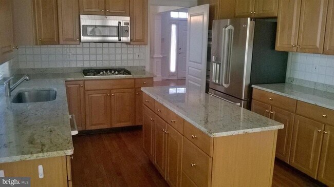 Building Photo - 206 Excalibur Dr