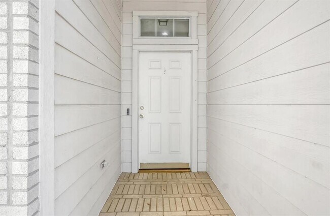 Foto del edificio - 1526 Rogers Lake Ln
