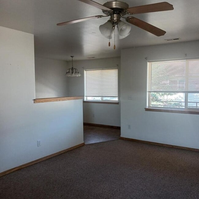 Building Photo - 805 E Riggs St