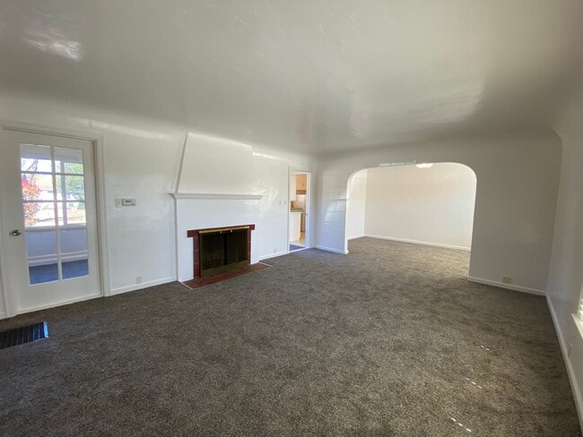 Building Photo - 526 Madison Ave