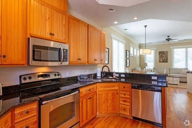 Foto del edificio - Leasing for FALL 2025! 3Bed/3Bath Townhous...