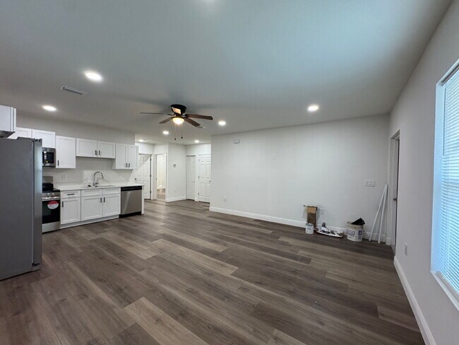 Building Photo - 148 Claire Ave