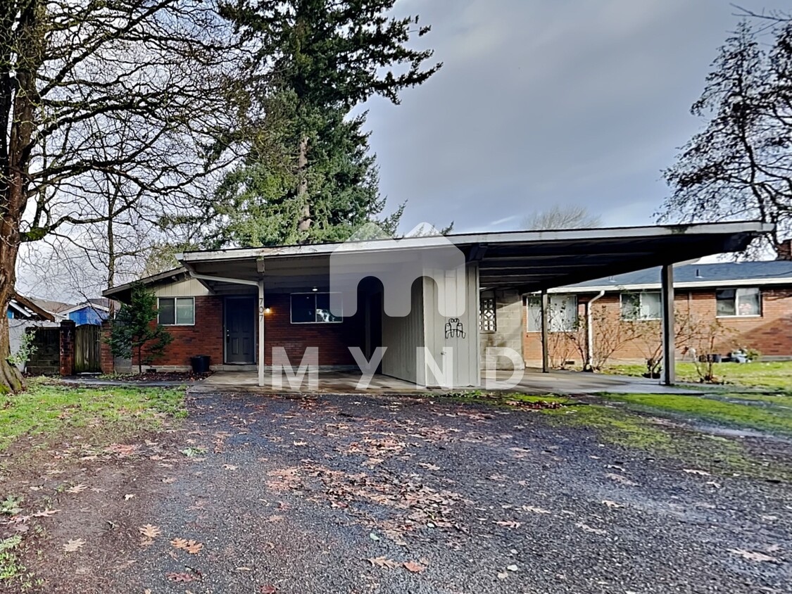 Primary Photo - 707 NE 108th Ave