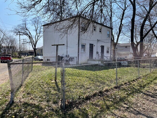 Building Photo - 1800-1802 Melrose Ave