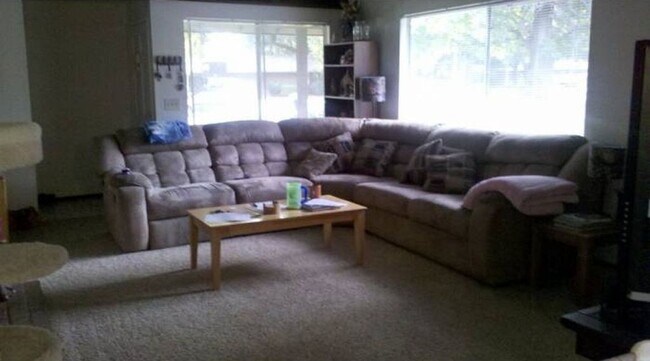 Foto del edificio - 843-845 Netters Circle