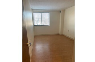 Building Photo - 5 Green St