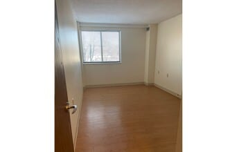 Building Photo - 5 Green St