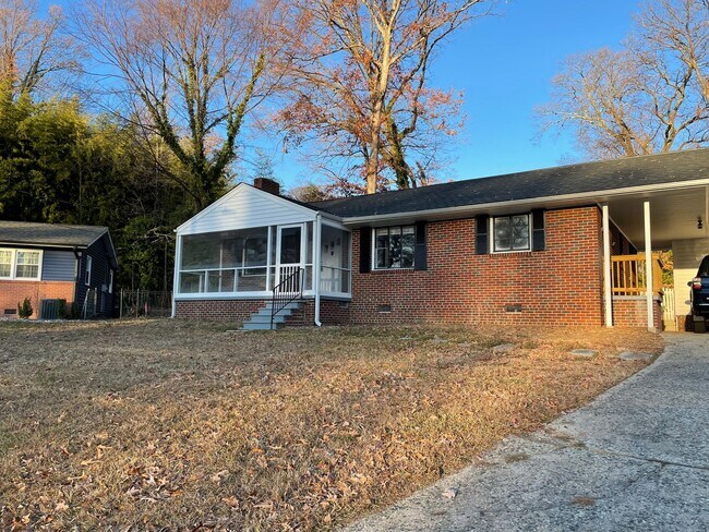 Foto del edificio - Adorable 3 Bedroom Off United Street