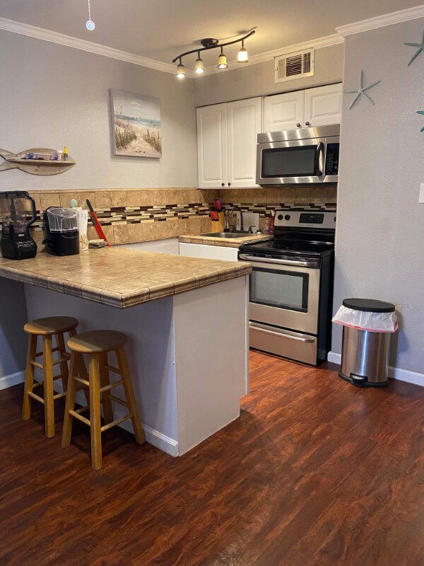 Building Photo - 3839 Surfside Blvd