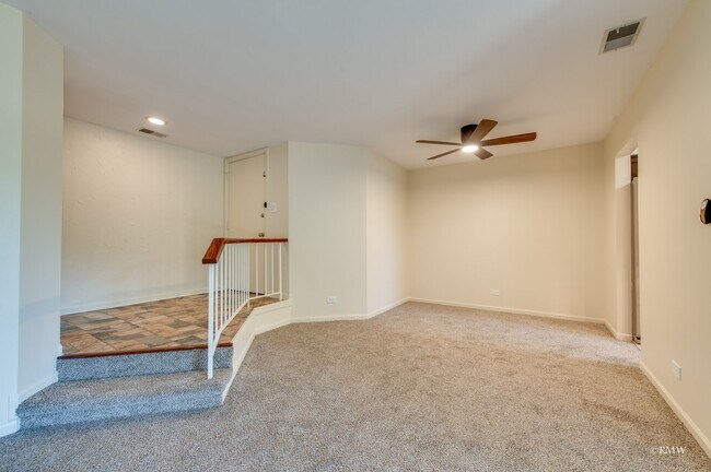 Foto del edificio - 1232 Knottingham Ct