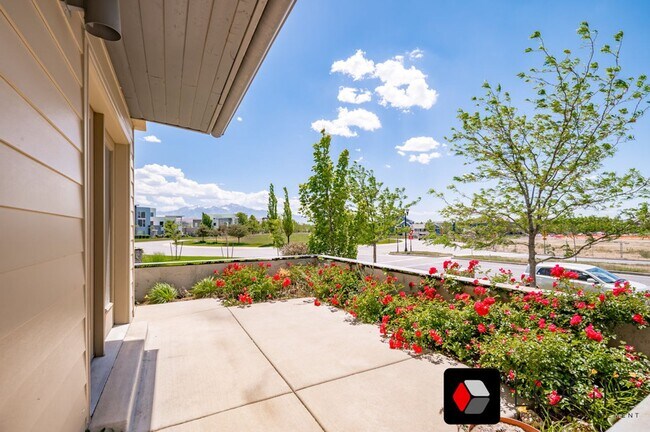 Foto del edificio - 4594 S Jordan Pkwy W