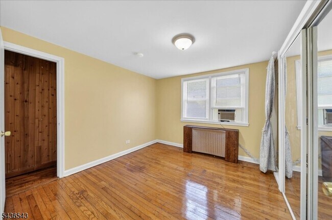 Building Photo - 513 Brooklawn Ave
