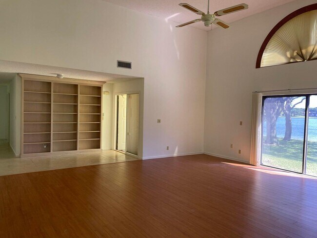 Building Photo - 420 Ashwood Pl