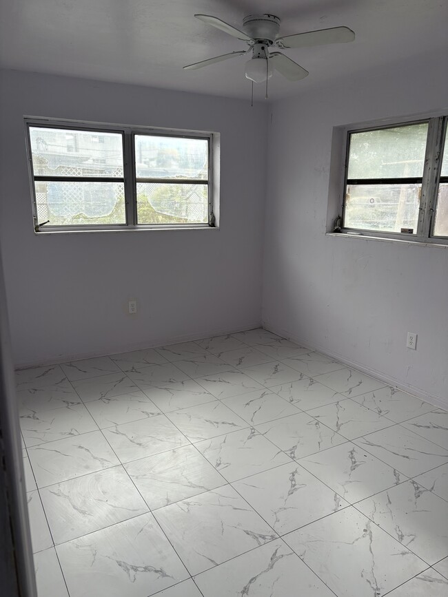 Building Photo - 530 NE 138th St