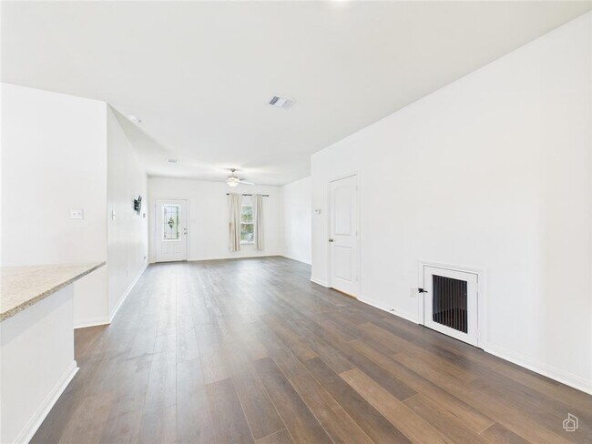 Foto del edificio - 1687 Twin Estates Dr