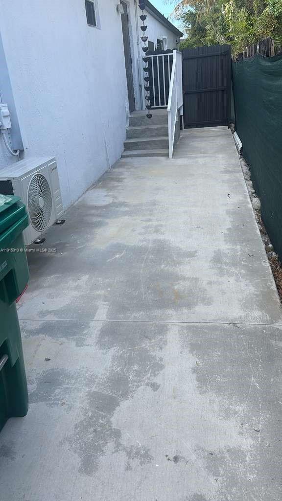 Foto del edificio - 820 NW 19th Ct