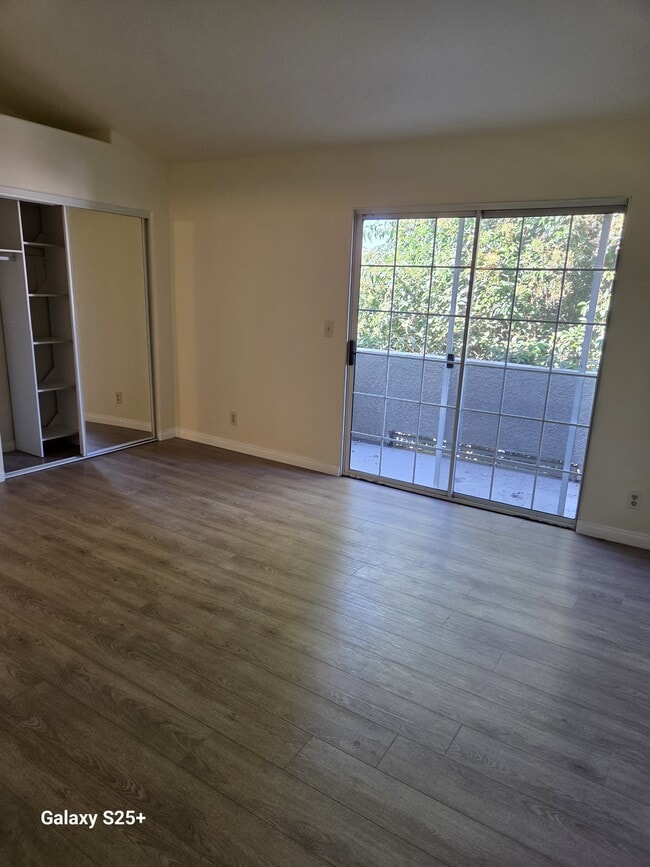 Building Photo - 18347 Saticoy St
