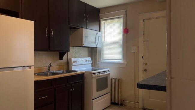 Building Photo - Beautiful 3 Bedroom 1 Bathroom in Lancaste...
