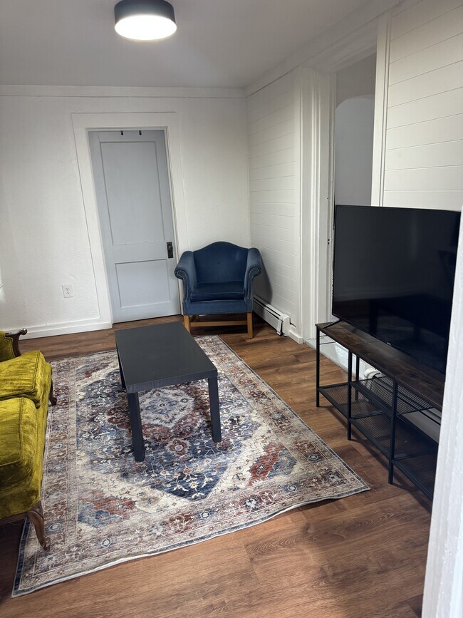 Foto del edificio - 1015 Pine Ave