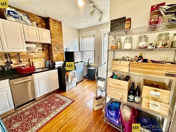 Primary Photo - 12 Charter St