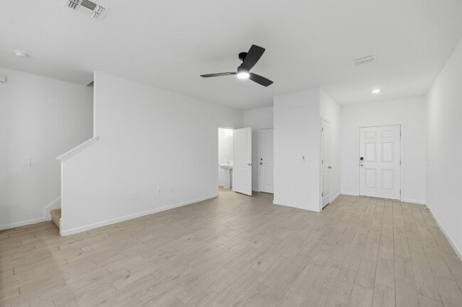 Building Photo - 3-Bedroom Oak Hammock Townhome – Internet Included!