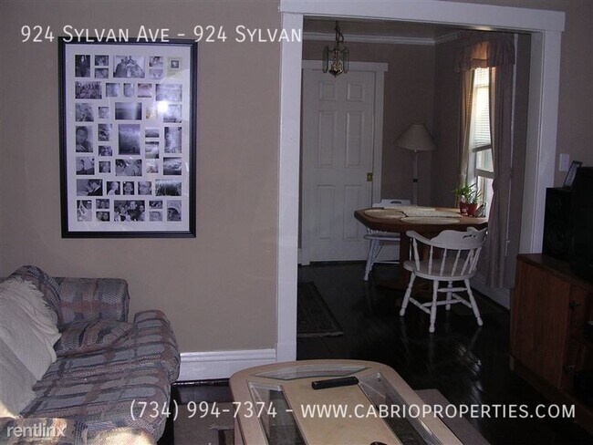 Building Photo - 924 Sylvan Ave