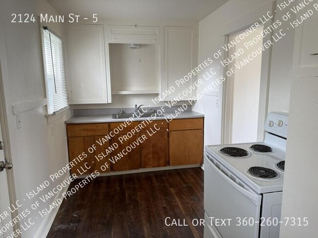 Photo - 2124 Main St Apartment
