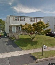 Building Photo - 727 Holly Dr