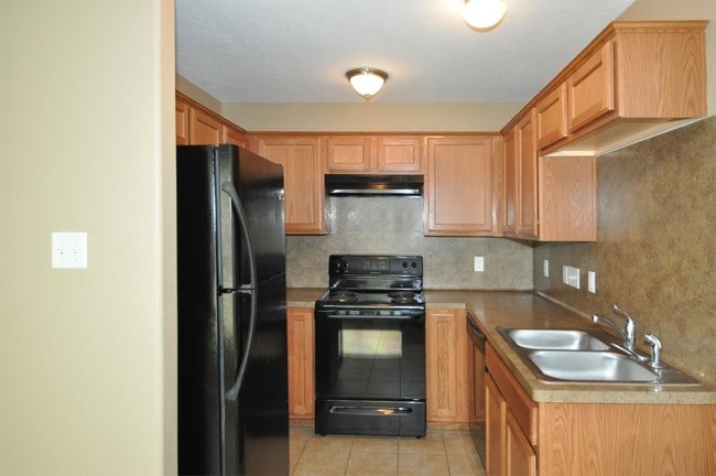 Building Photo - 21461 W Wallis Dr